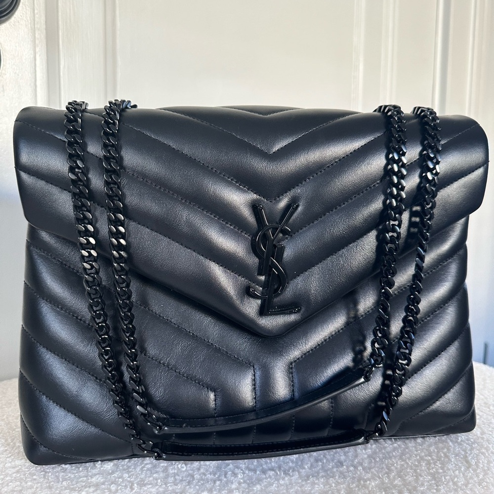Saint Laurent Loulou Shoulder Bag Matelasse Chevron Medium - like new!